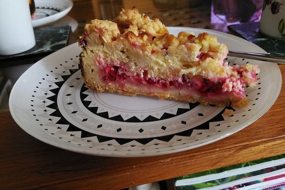 Käse - Streusel - Torte mit Johannisbeeren