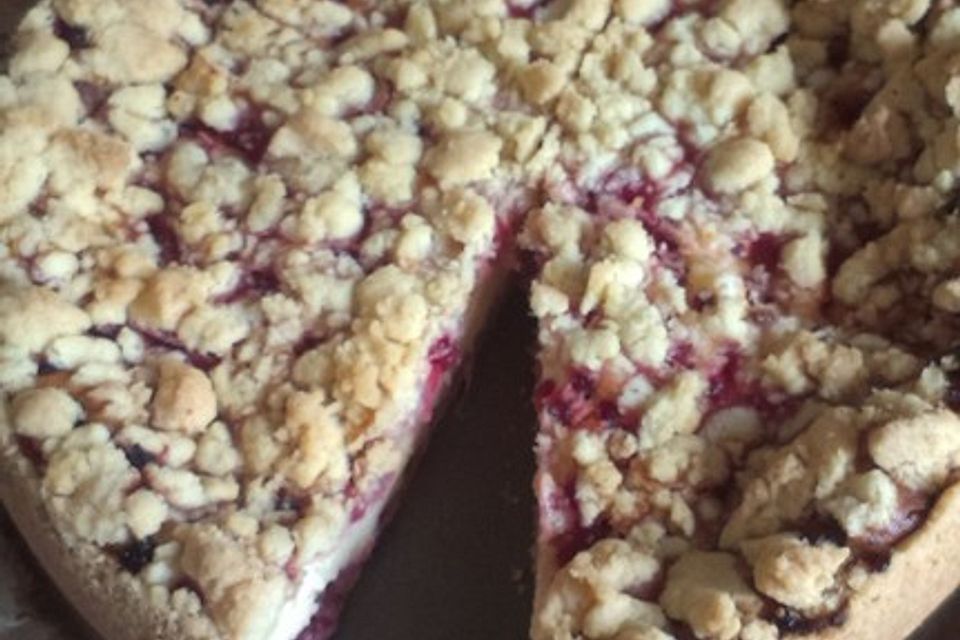 Käse - Streusel - Torte mit Johannisbeeren