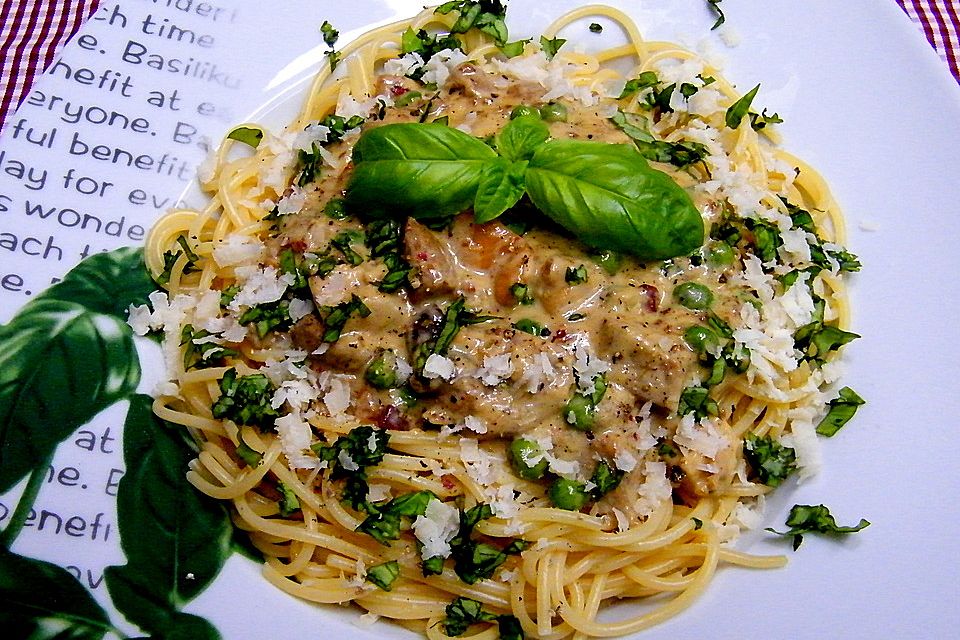 Spaghetti mit  sahniger Pfifferling - Erbsen - Sauce