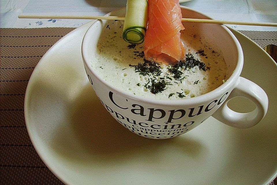 Kalte Gurkensuppe mit Walnüssen