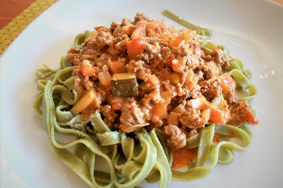 Italienische Nudelpfanne mit Hackfleisch und Gemüse