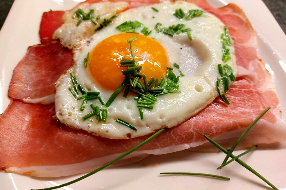 Schinken - Sandwich mit Spiegelei Schinken - Sandwich mit Spiegelei