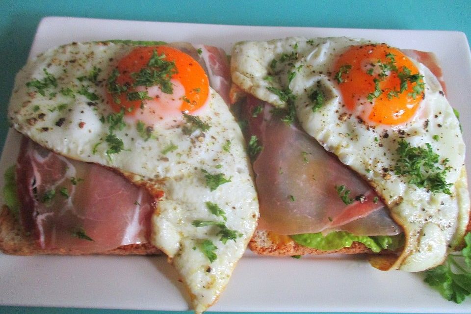 Schinken - Sandwich mit Spiegelei Schinken - Sandwich mit Spiegelei