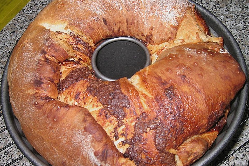 Kärntner Reindling mit  karamellisierter Zuckerkruste