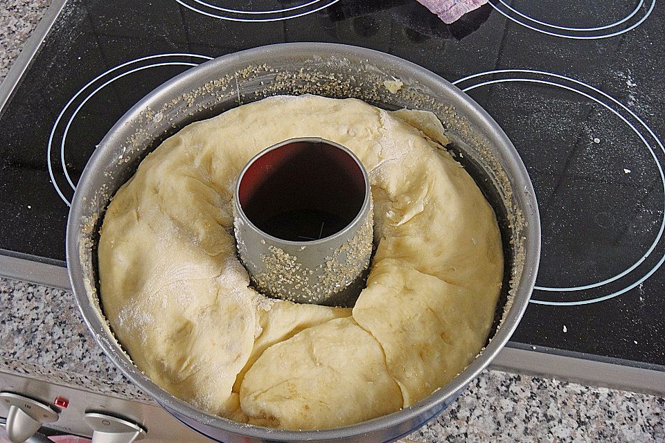 Kärntner Reindling mit  karamellisierter Zuckerkruste