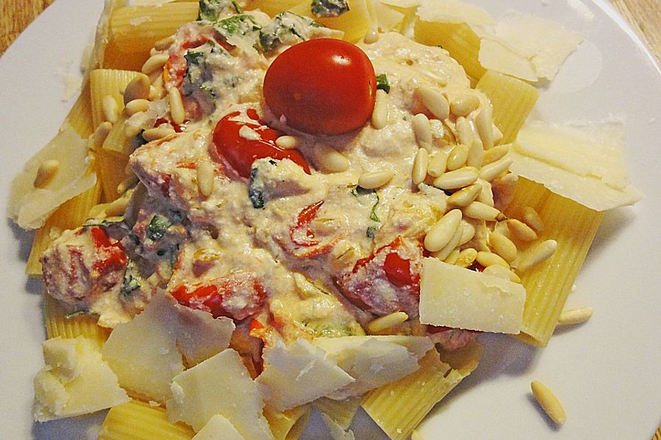 Pasta mit Tomaten - Kräuter - Soße