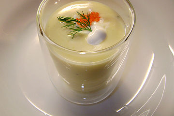 Limetten-Vichyssoise mit Lachskaviar