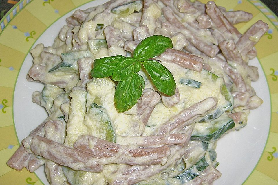 Penne mit Zucchini - Ricotta - Sauce