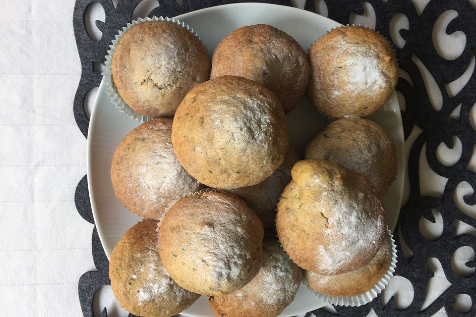 Zucchini Muffins mit saurer Sahne