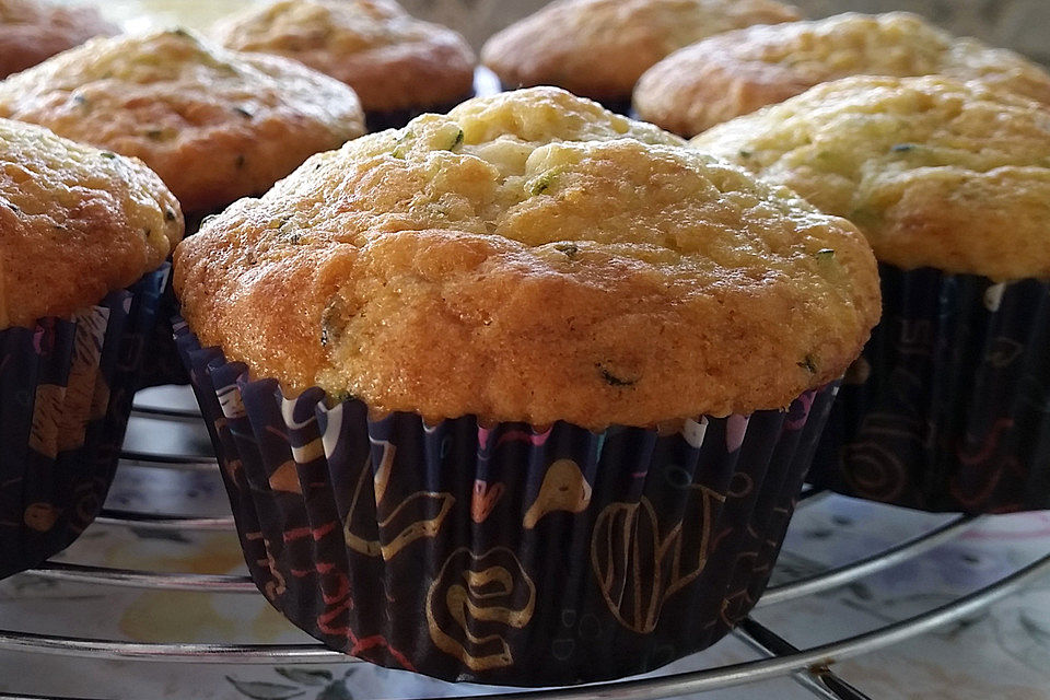 Zucchini Muffins mit saurer Sahne