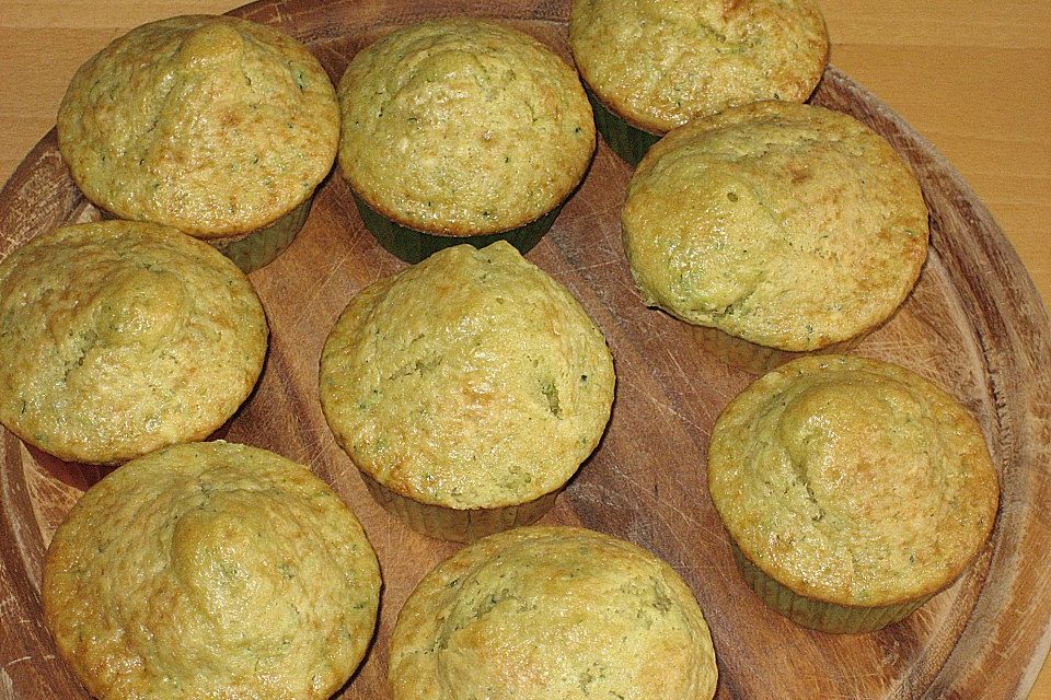 Zucchini Muffins mit saurer Sahne