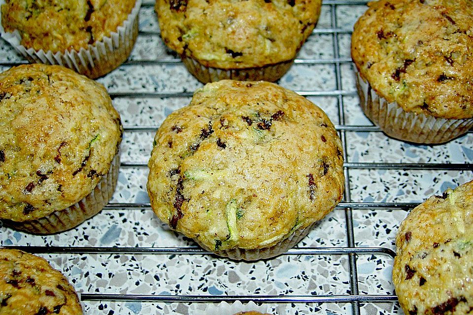 Zucchini Muffins mit saurer Sahne