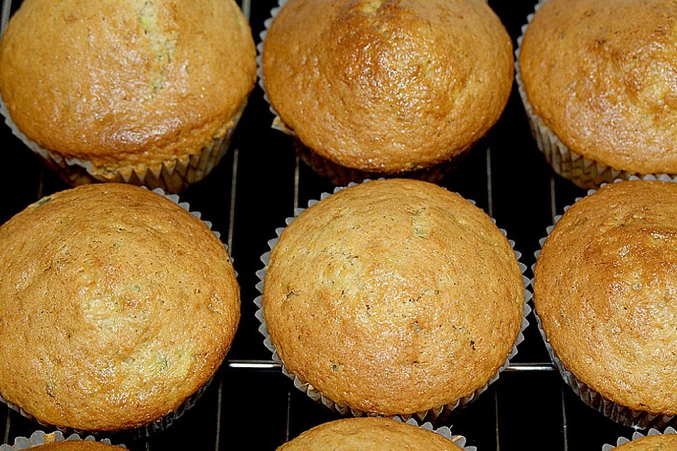 Zucchini Muffins mit saurer Sahne