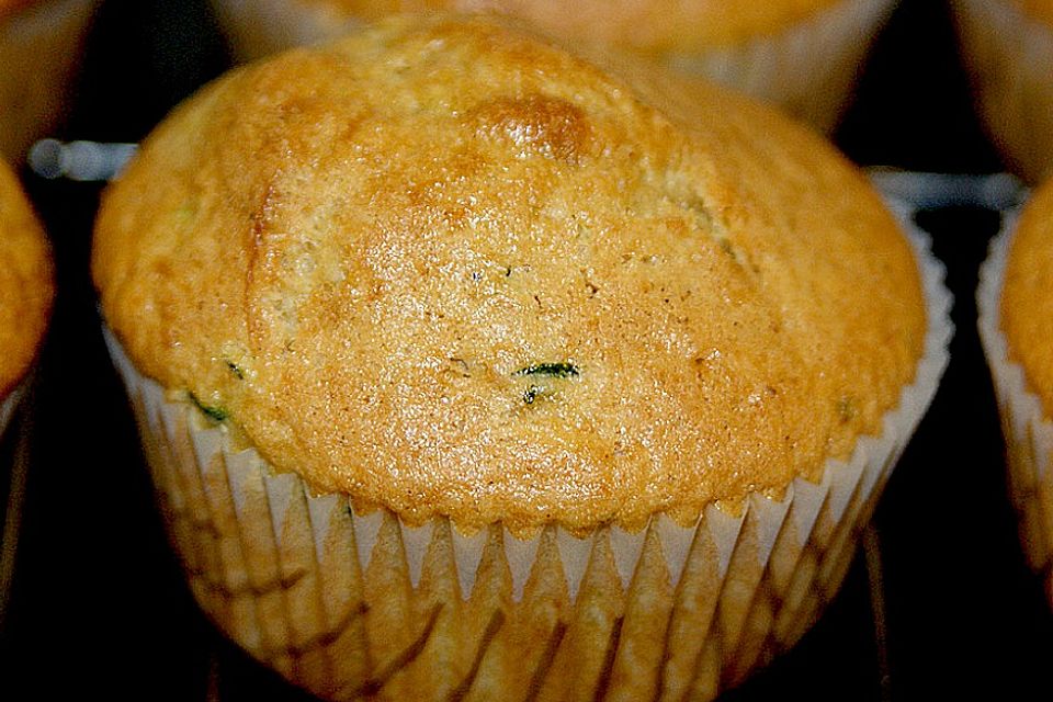 Zucchini Muffins mit saurer Sahne