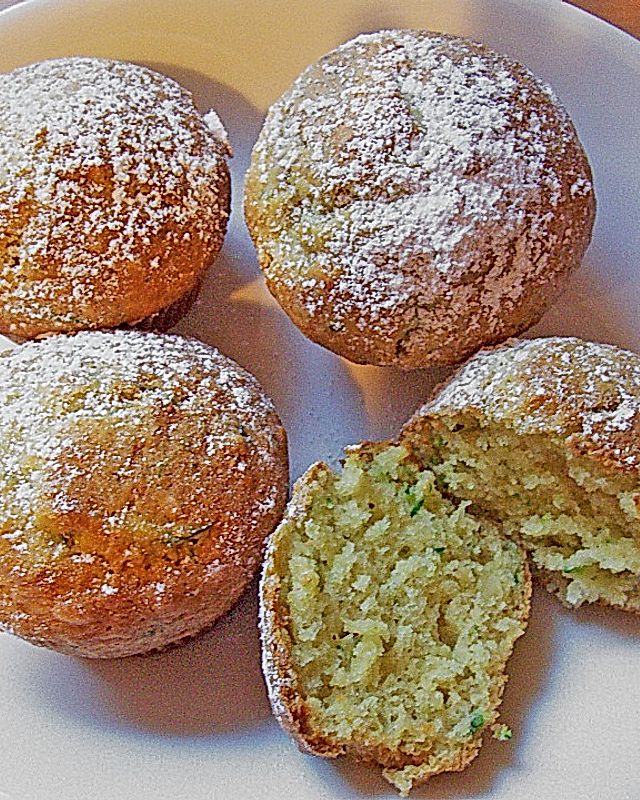 Zucchini Muffins mit saurer Sahne