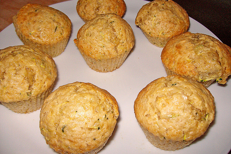 Zucchini Muffins mit saurer Sahne