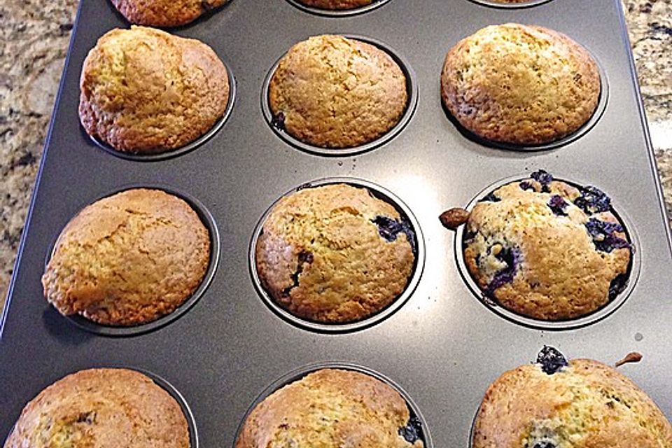 Zucchini Muffins mit saurer Sahne