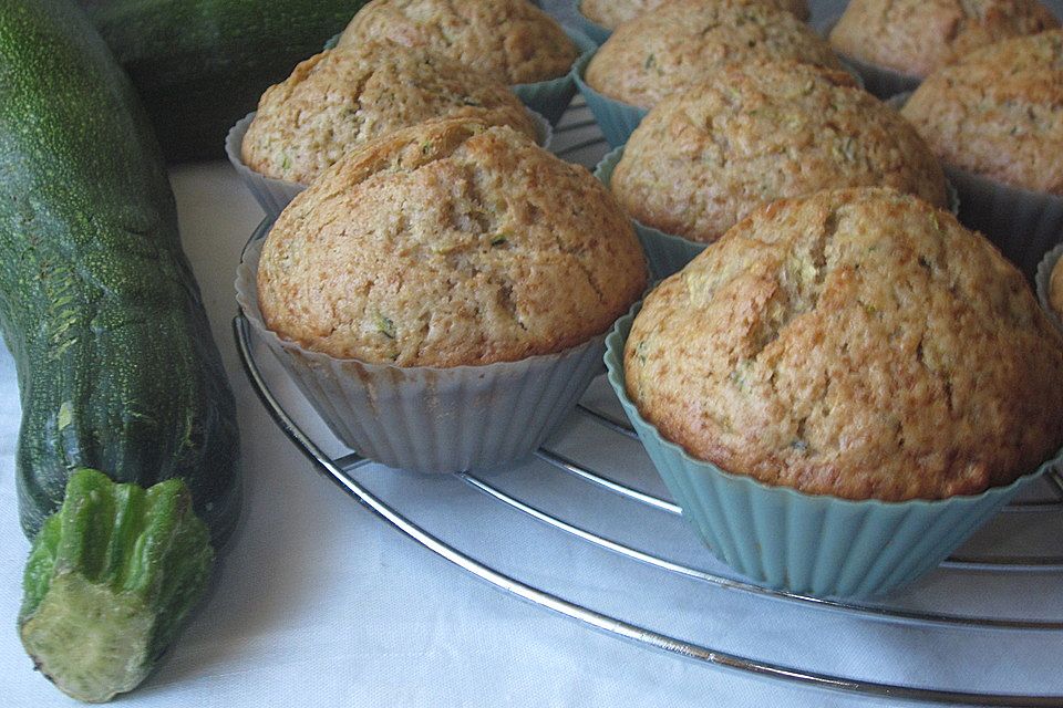 Zucchini Muffins mit saurer Sahne