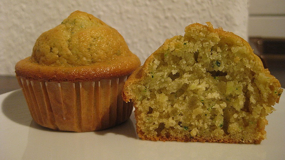 Zucchini Muffins mit saurer Sahne Zucchini Muffins mit saurer Sahne