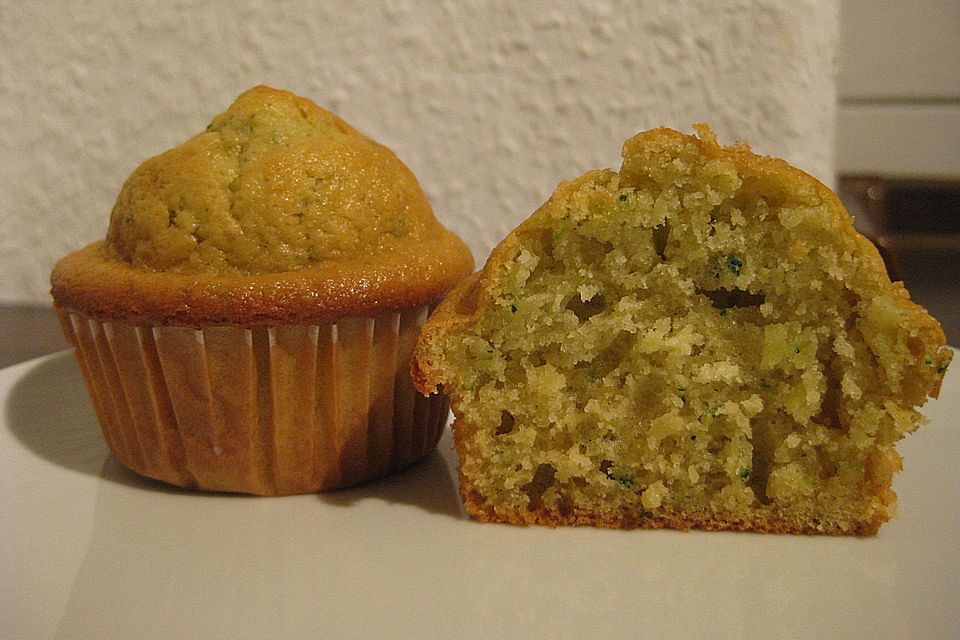 Zucchini Muffins mit saurer Sahne