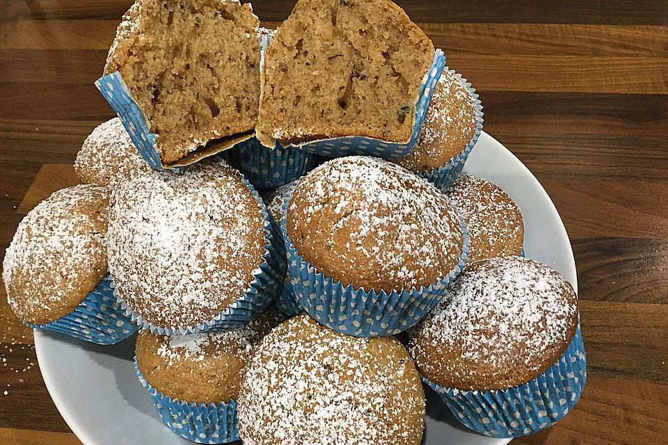 Zucchini Muffins mit saurer Sahne