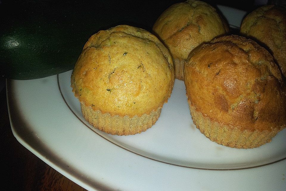 Zucchini Muffins mit saurer Sahne