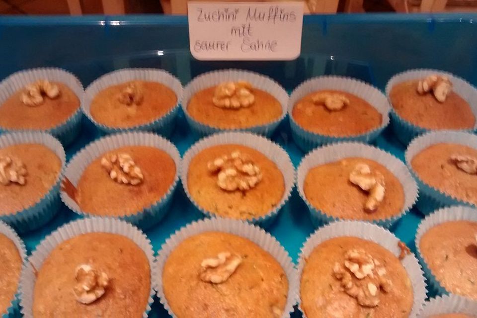 Zucchini Muffins mit saurer Sahne