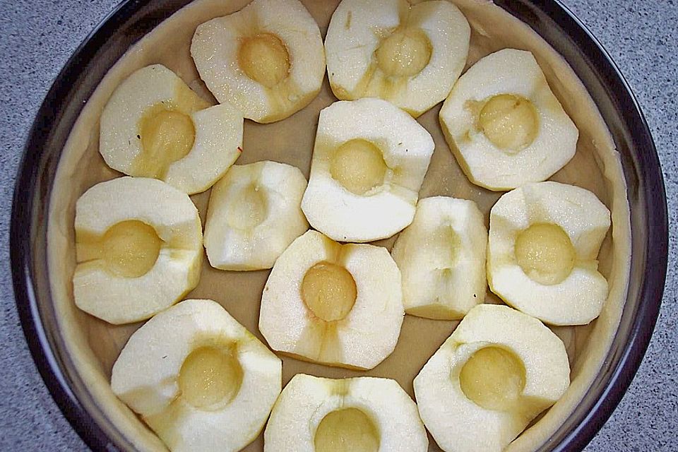 Bratapfelkuchen mit Zimt-Marzipan