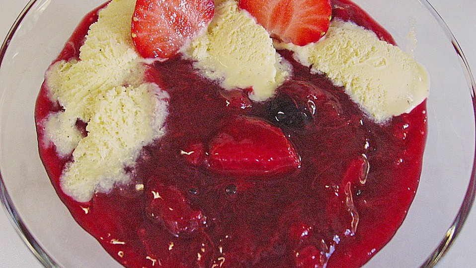 Sylter Rote Grütze mit Sahne von miguan
