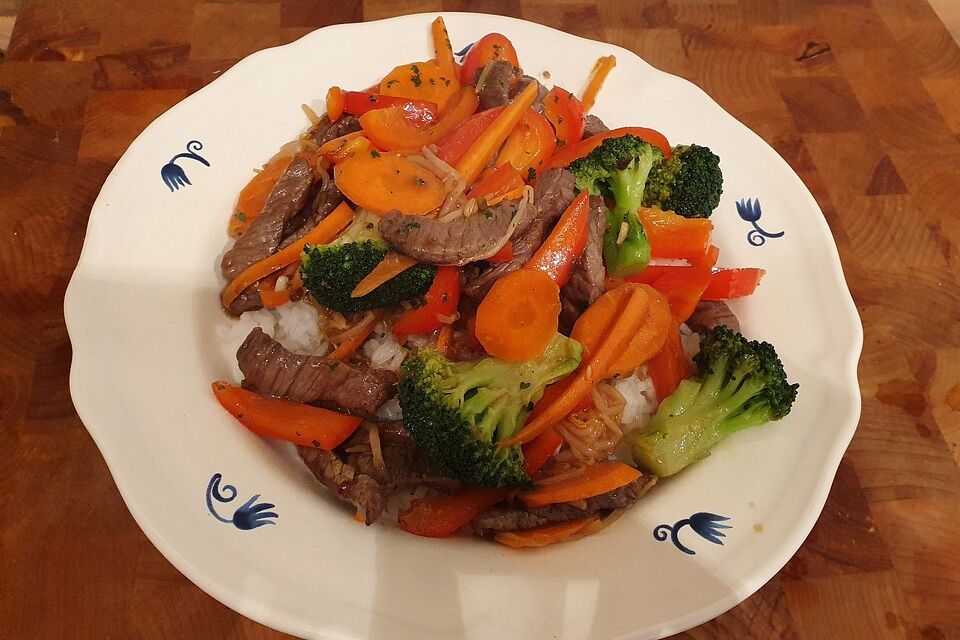 Gemüsepfanne mit Rindfleisch Gemüsepfanne mit Rindfleisch