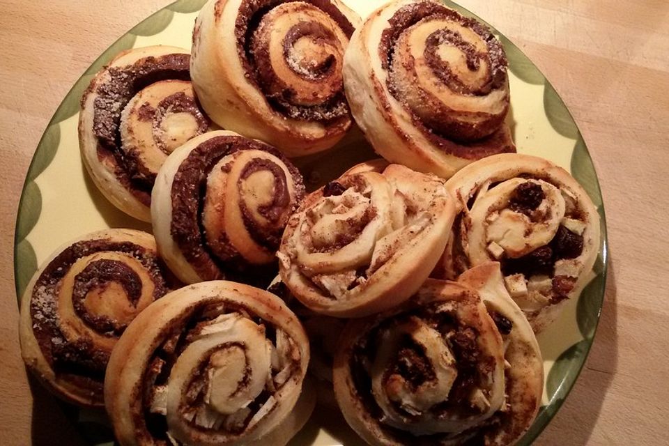 Hefeteigschnecken oder Teilchen für verschiedene Füllungen