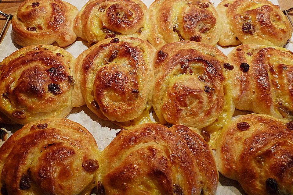 Hefeteigschnecken oder Teilchen für verschiedene Füllungen