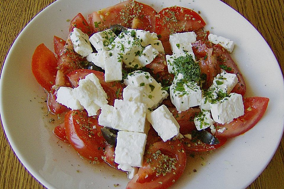 Tomatensalat mit Schaf- oder Ziegenkäse