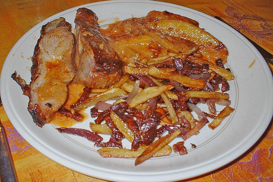 Putenoberkeulenbraten mit Mangosauce und Kartoffelstäbchen mit Speck und Zwiebeln