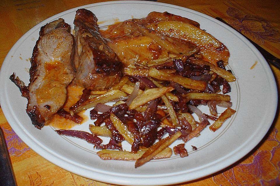 Putenoberkeulenbraten mit Mangosauce und Kartoffelstäbchen mit Speck und Zwiebeln