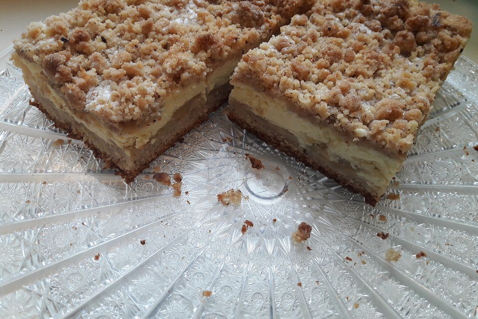 Apfel-Nuss-Streusel mit Quarkcreme