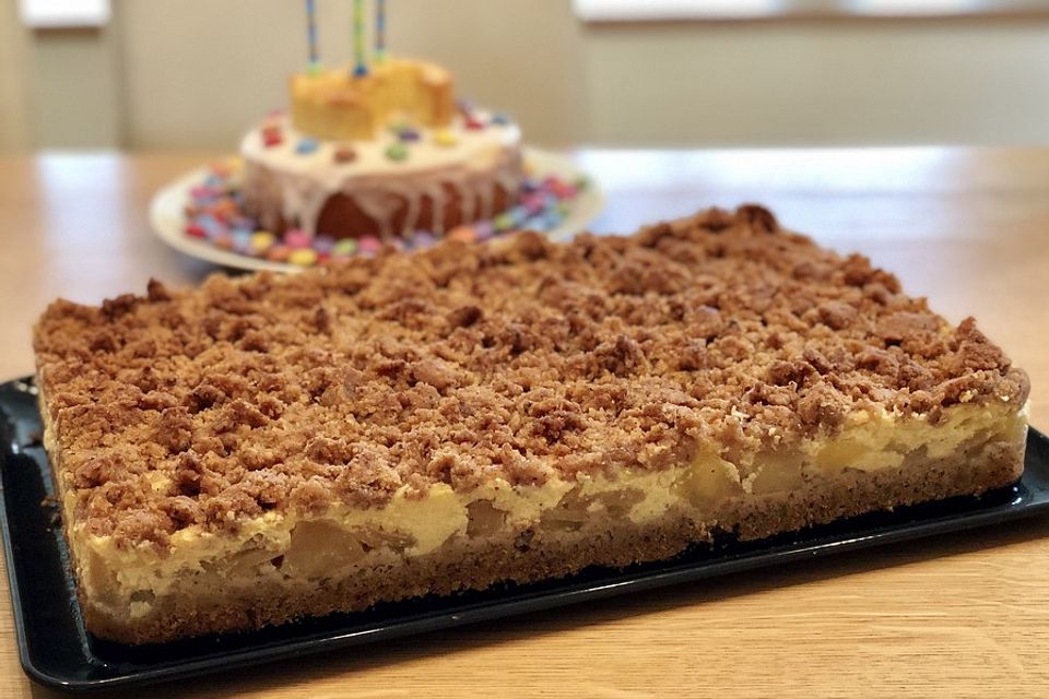 Apfel-Nuss-Streusel mit Quarkcreme