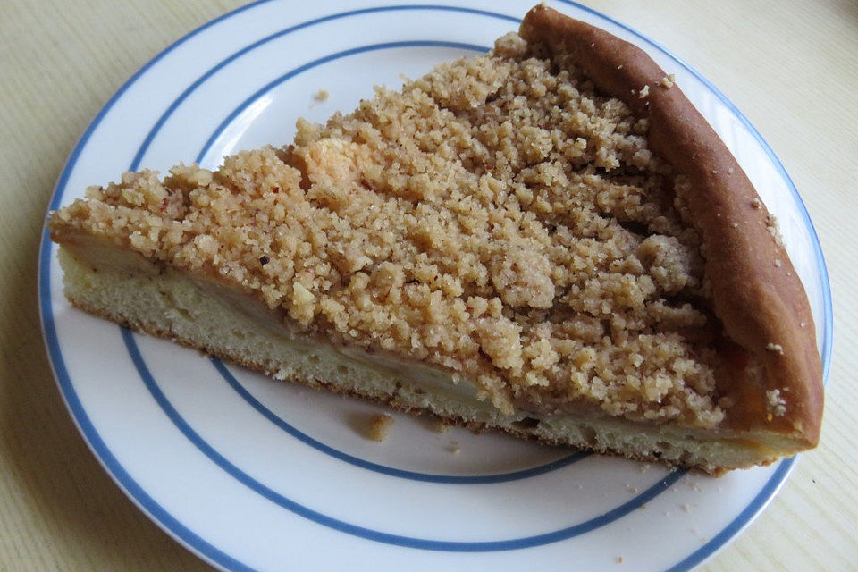 Apfel-Nuss-Streusel mit Quarkcreme