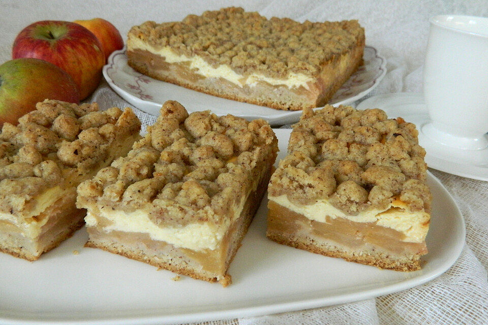 Apfel-Nuss-Streusel mit Quarkcreme