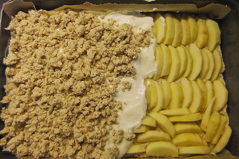 Apfel-Nuss-Streusel mit Quarkcreme