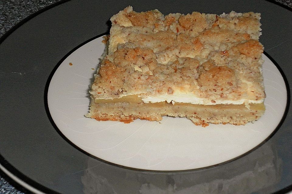 Apfel-Nuss-Streusel mit Quarkcreme