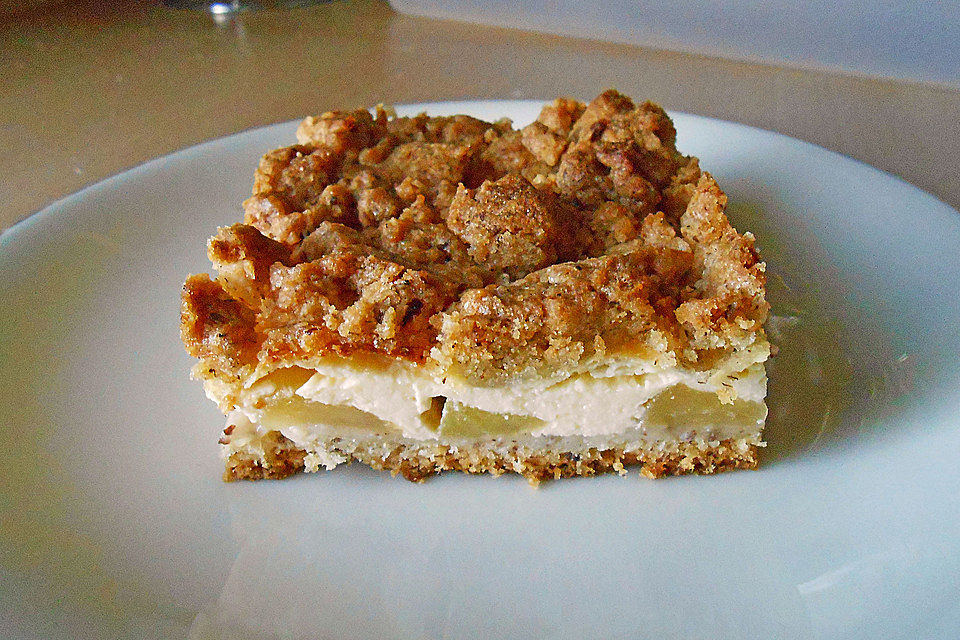 Apfel-Nuss-Streusel mit Quarkcreme