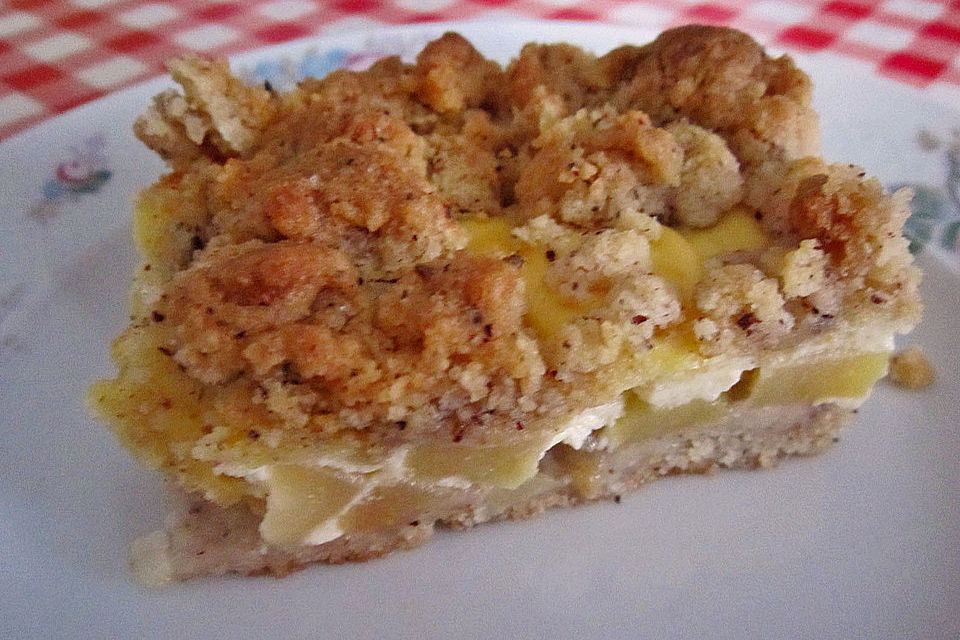 Apfel-Nuss-Streusel mit Quarkcreme