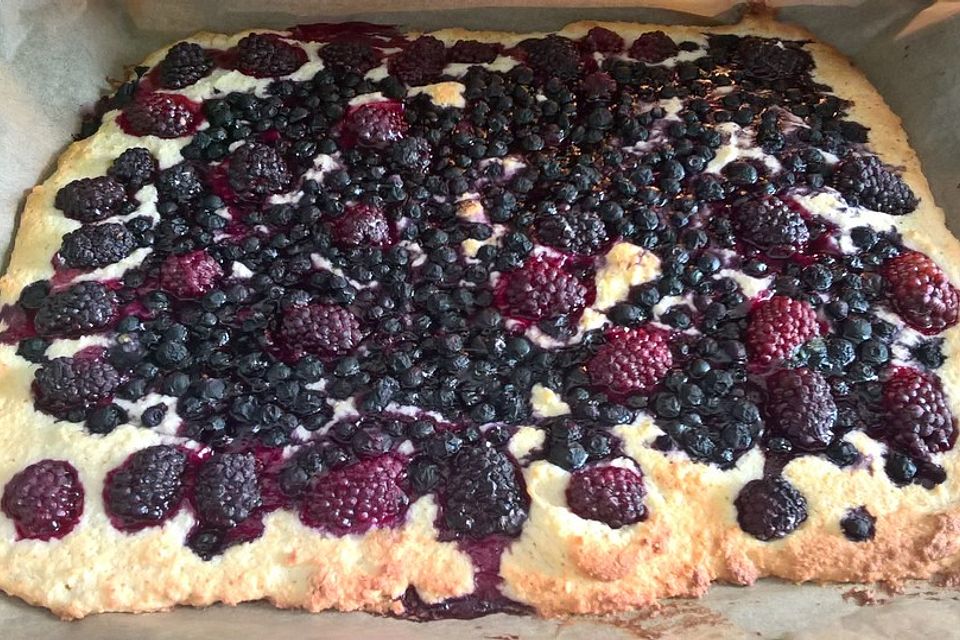 Schneller Beeren - Blechkuchen mit Quark