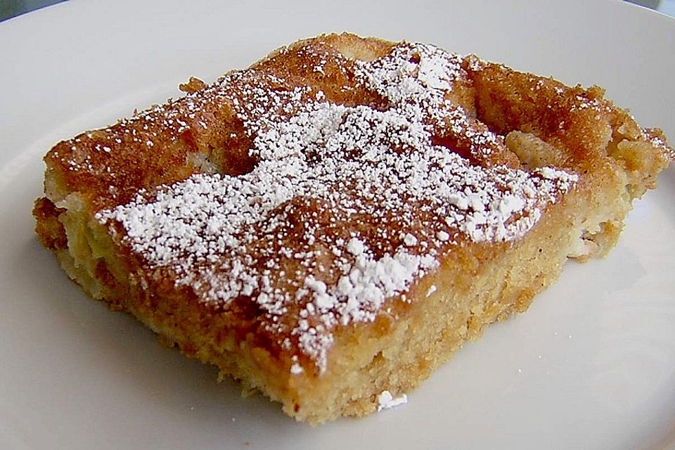 Rhabarber - Blechkuchen  mit Zimtzucker - Streuseln und Milchguss