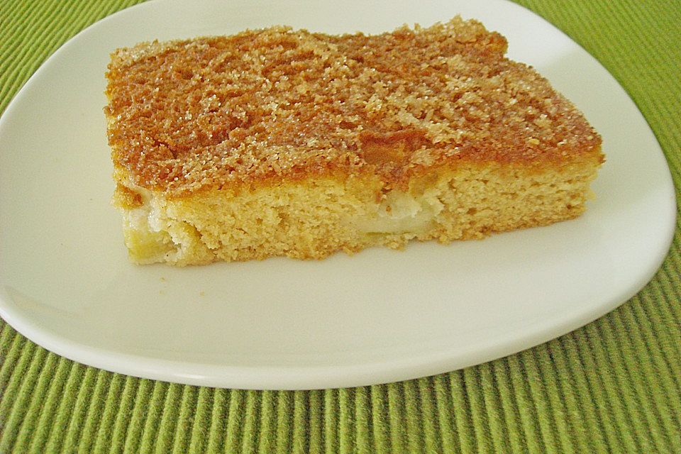 Rhabarber - Blechkuchen  mit Zimtzucker - Streuseln und Milchguss