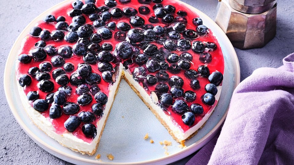 Frischkäsetorte mit Bröselboden und Blaubeeren von chefkoch