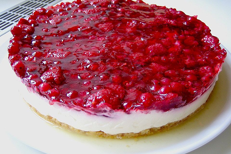 Frischkäsetorte mit Bröselboden und Blaubeeren