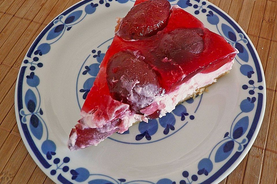 Frischkäsetorte mit Bröselboden und Blaubeeren