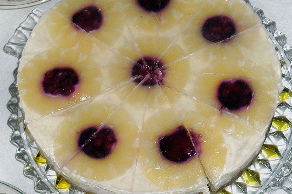 Frischkäsetorte mit Bröselboden und Blaubeeren